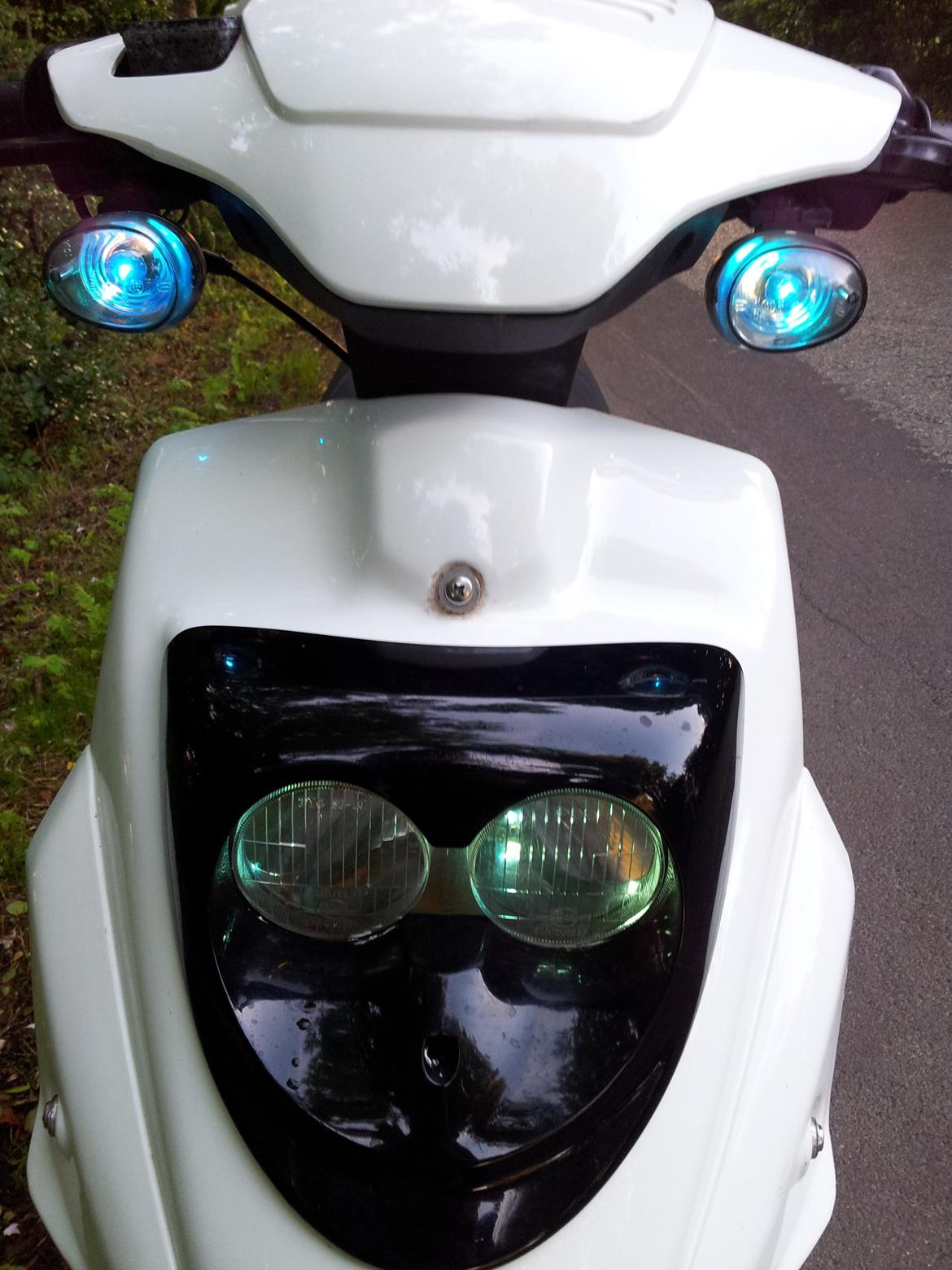 PGO Hot 50 [Tidl.Scooter] - Blå positionslys
Blå lys i blinklys billede 9