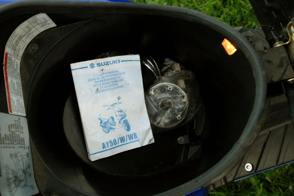Suzuki Katana AC - Lys i sæderummet, Suzuki tænker på det hele..
- Original instruktionsbog. billede 11