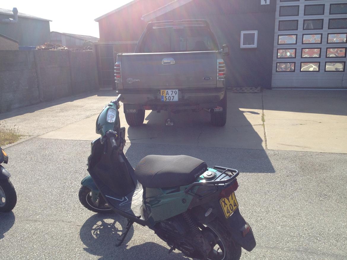 PGO Hot 50 - Havde fulgt efter denne Ford 4x4 inde i Frederikshavn noget tid.... Jeg måtte bare have et billed af svinet :D billede 14