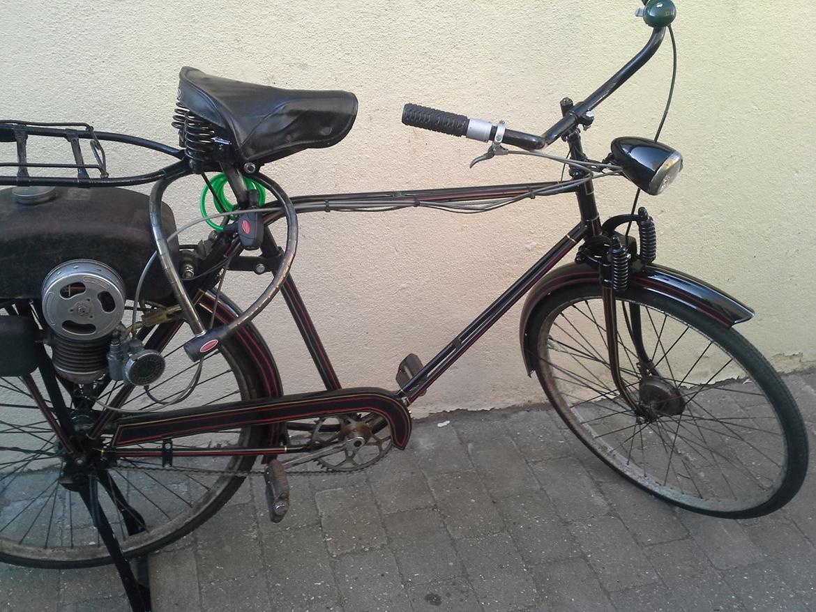 Veteraner Diesella type 111 - Før den fik lakeret tank :) billede 5