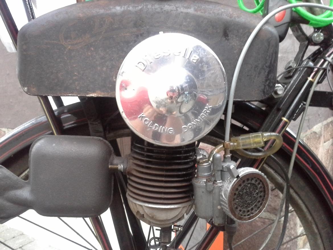 Veteraner Diesella type 111 - Motoren med det flotte diesella svinghjulsdæksel billede 4