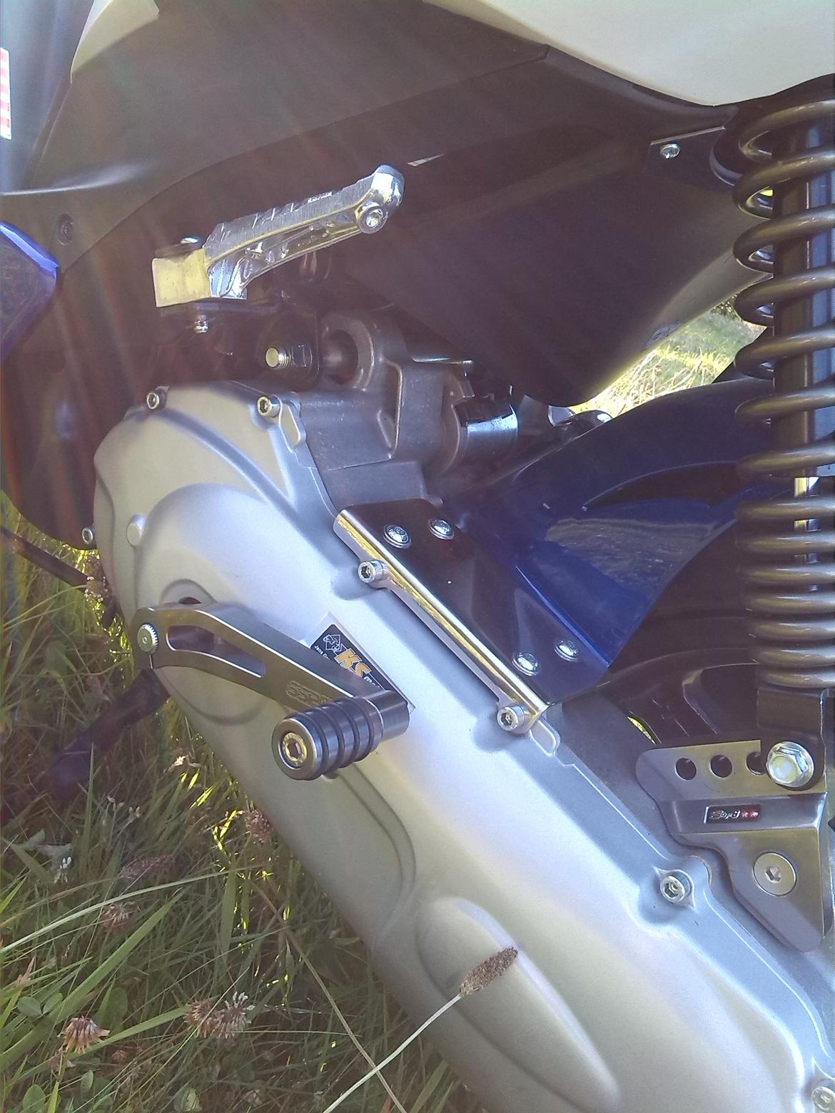 Yamaha jog r - hjemmelavet RUST FRI ! beslag og bagskærm .....

tak til min far  billede 5