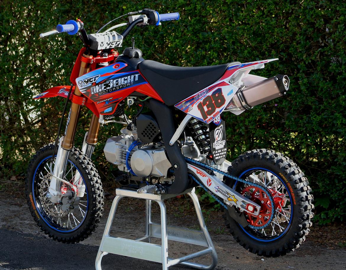 YCF Factory Pilot One3Eight Pitstar edt. billede 1