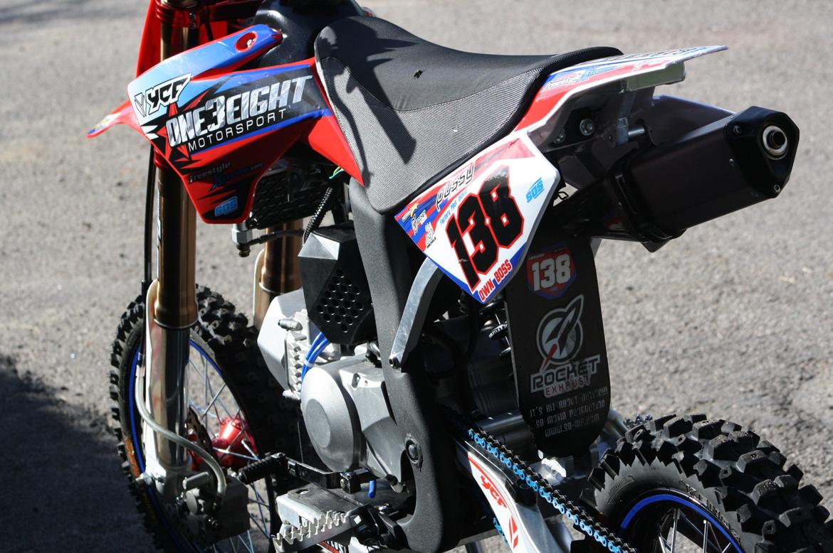 YCF Factory Pilot One3Eight Pitstar edt. billede 2