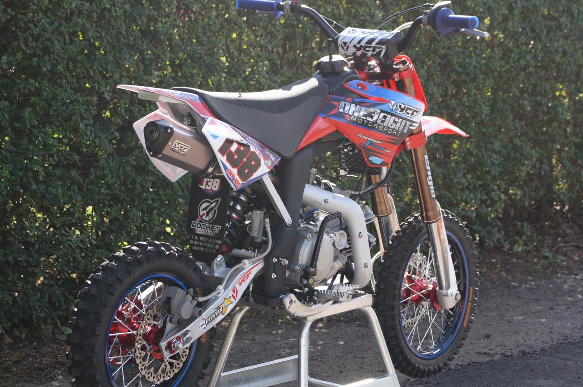 YCF Factory Pilot One3Eight Pitstar edt. billede 3