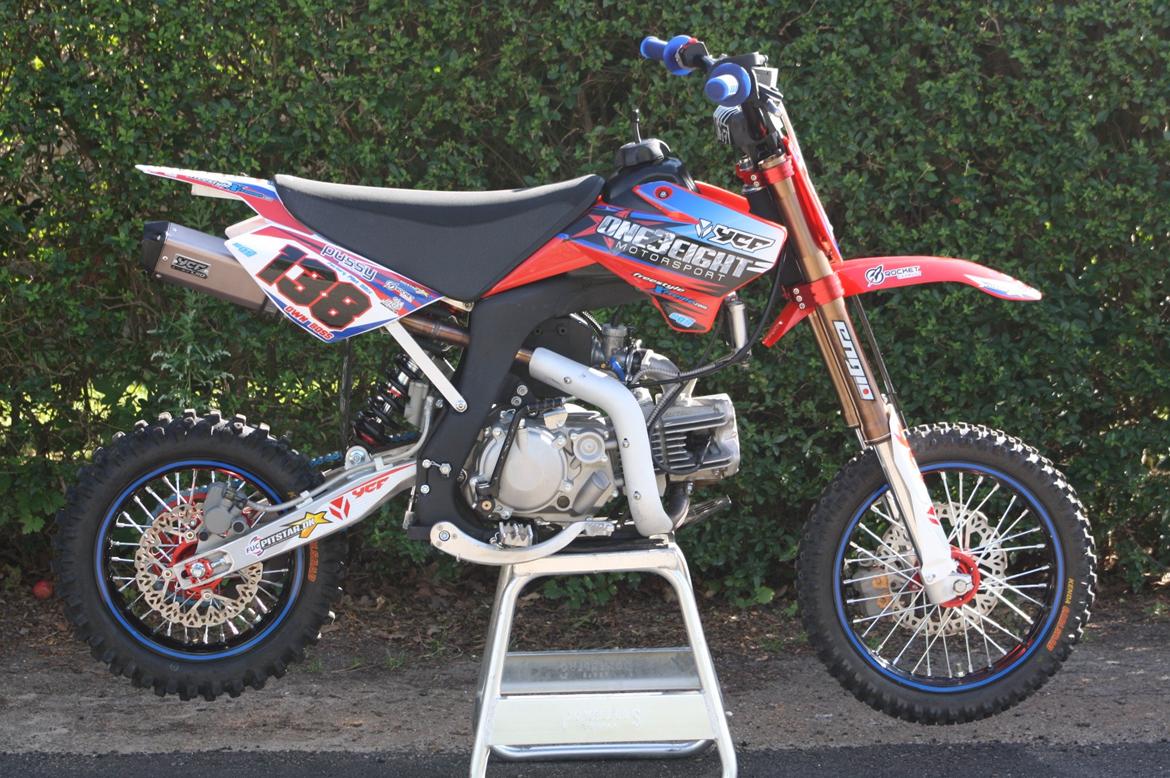 YCF Factory Pilot One3Eight Pitstar edt. billede 4