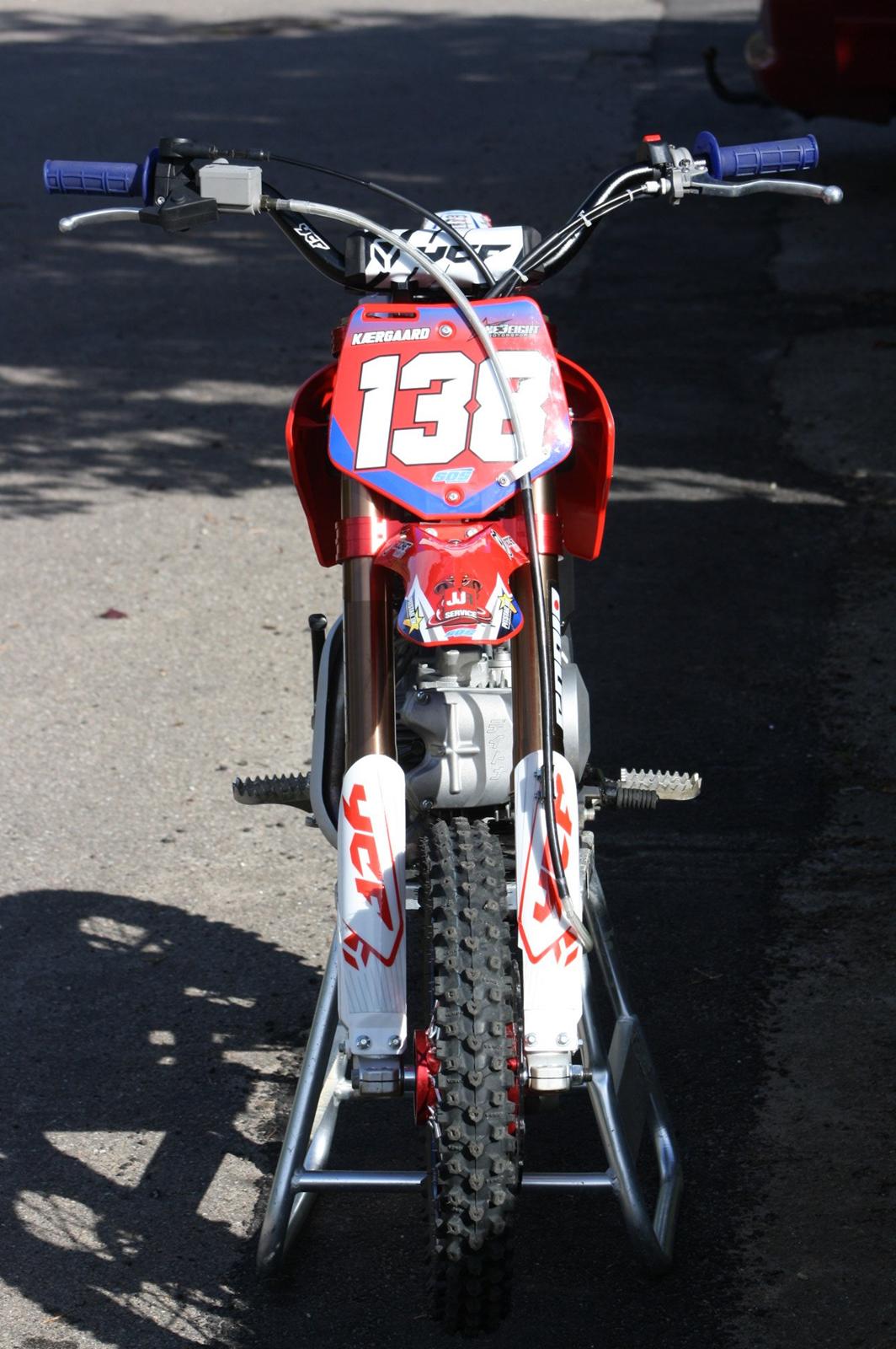 YCF Factory Pilot One3Eight Pitstar edt. billede 7