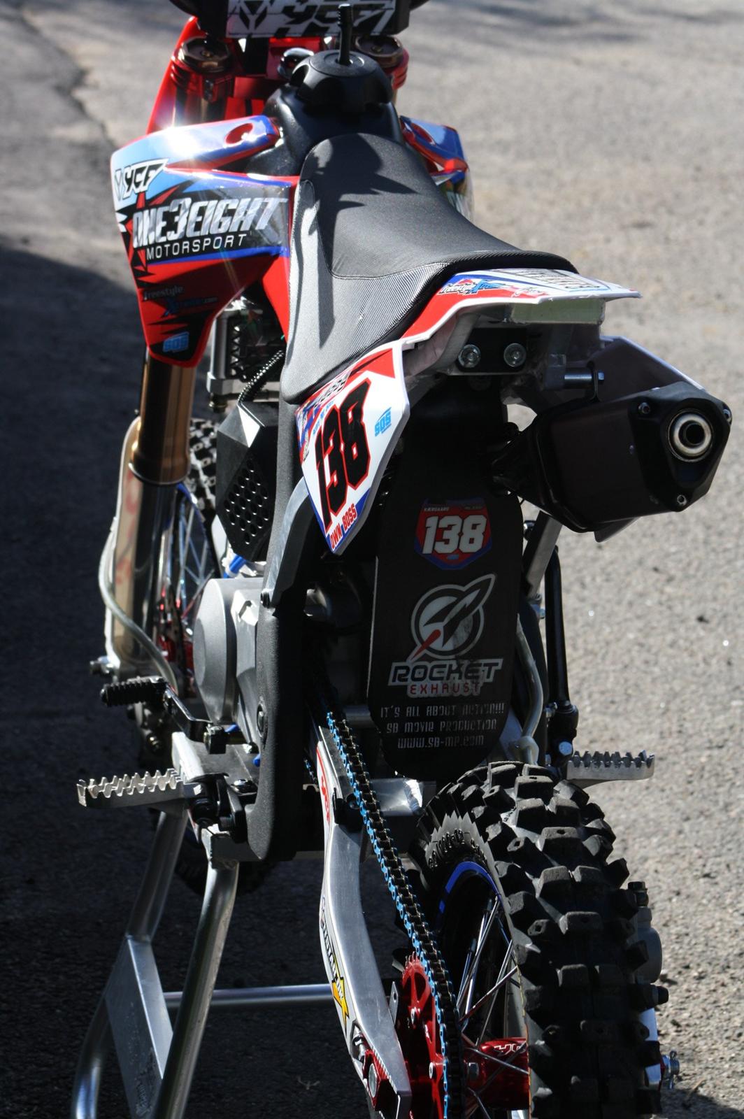 YCF Factory Pilot One3Eight Pitstar edt. billede 9