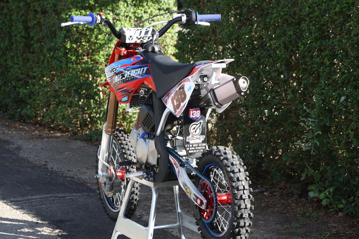 YCF Factory Pilot One3Eight Pitstar edt. billede 13