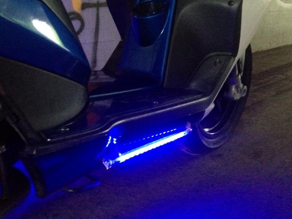 Piaggio NRG POWER DT - LED Neonrør i blå :) billede 2