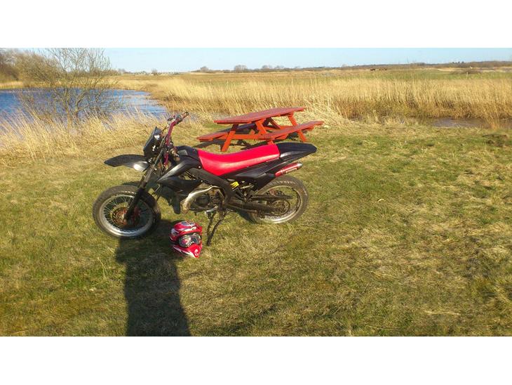 {{currentPhoto.altText}} billede {{currentPhoto.number}}