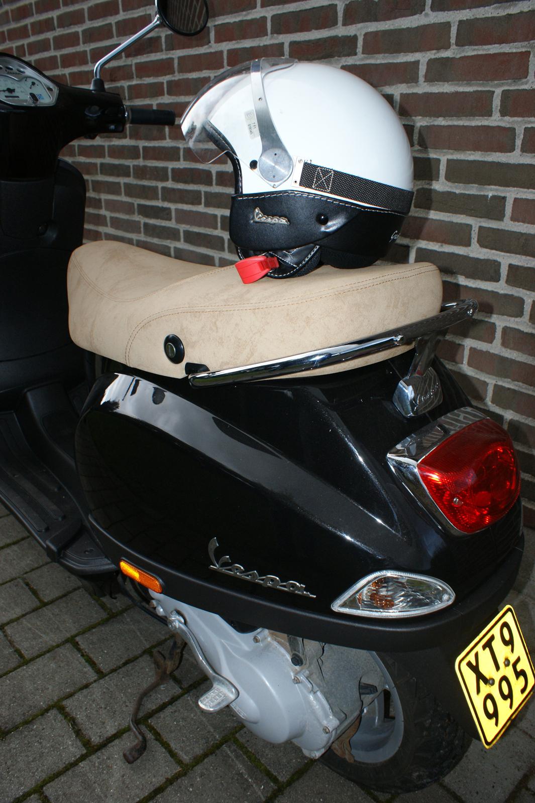 Vespa lx 50 - til en vespa scooter høre der der en vespa hjælm til.  billede 3