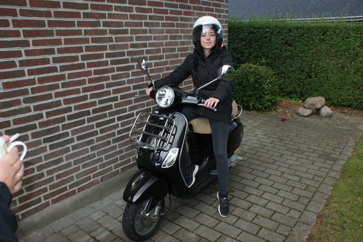 Vespa lx 50 - ja jeg skulle da også lige med på et billede sammen med min vespa. billede 5