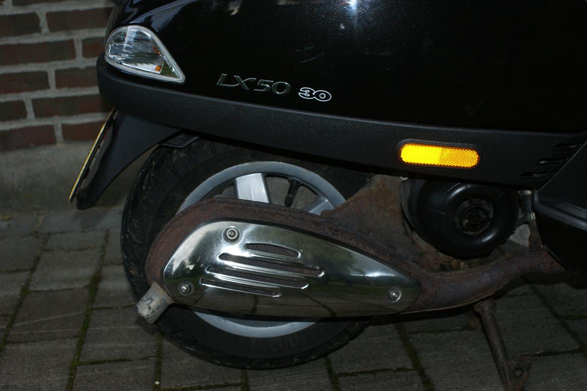 Vespa lx 50 - jeg skal vist have malet det udstødning. billede 10