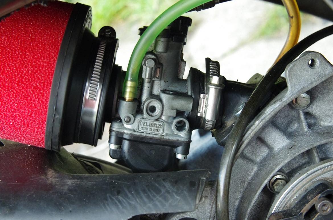 Gilera Runner - Malossi 19mm karburator, som det kan ses er studsen for lille i tilspændingen. billede 17