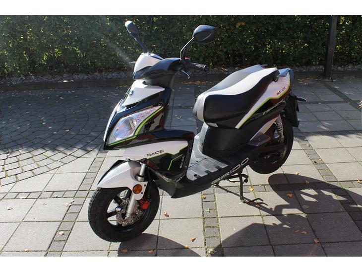 {{currentPhoto.altText}} billede {{currentPhoto.number}}