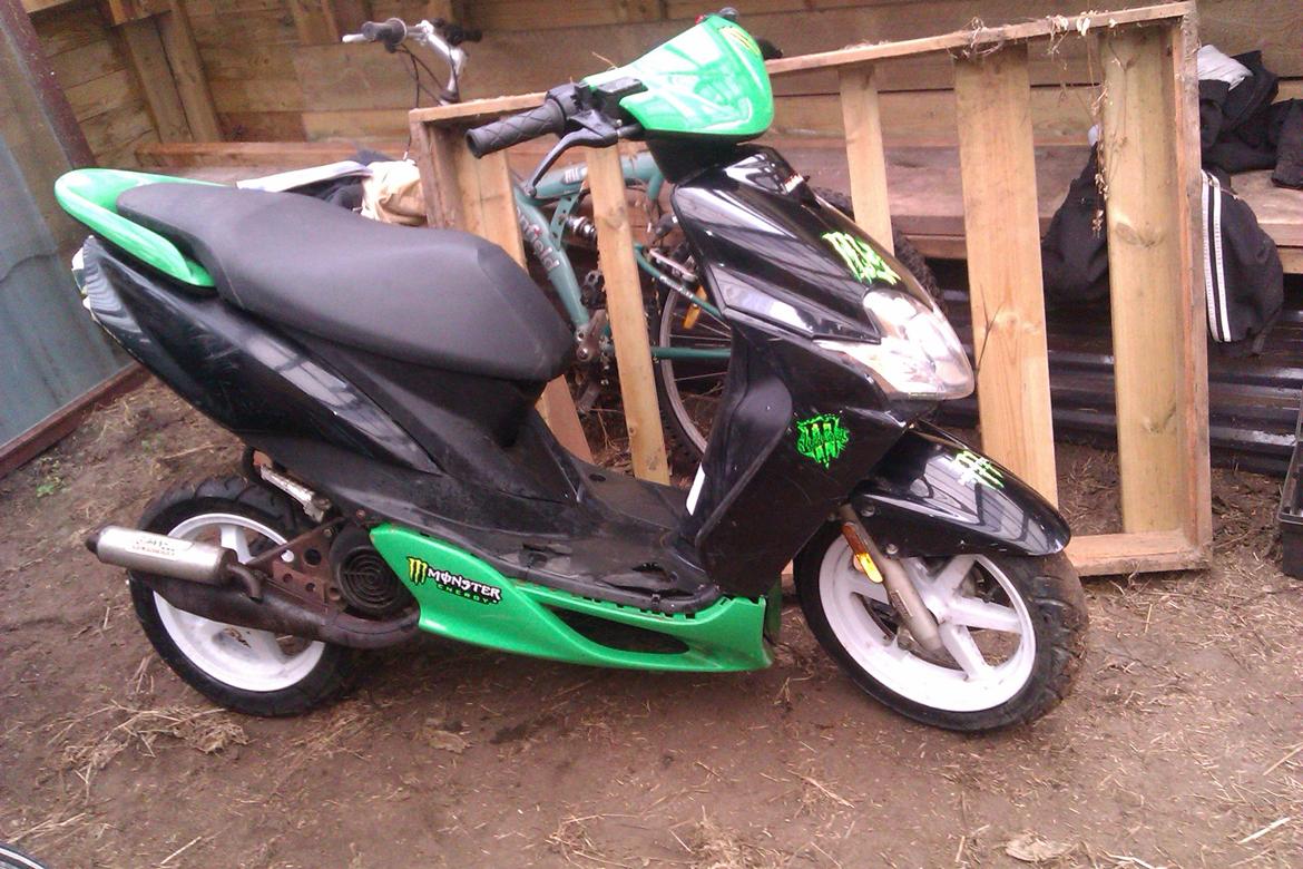 Yamaha Jog R Monster Stickers . billede 14