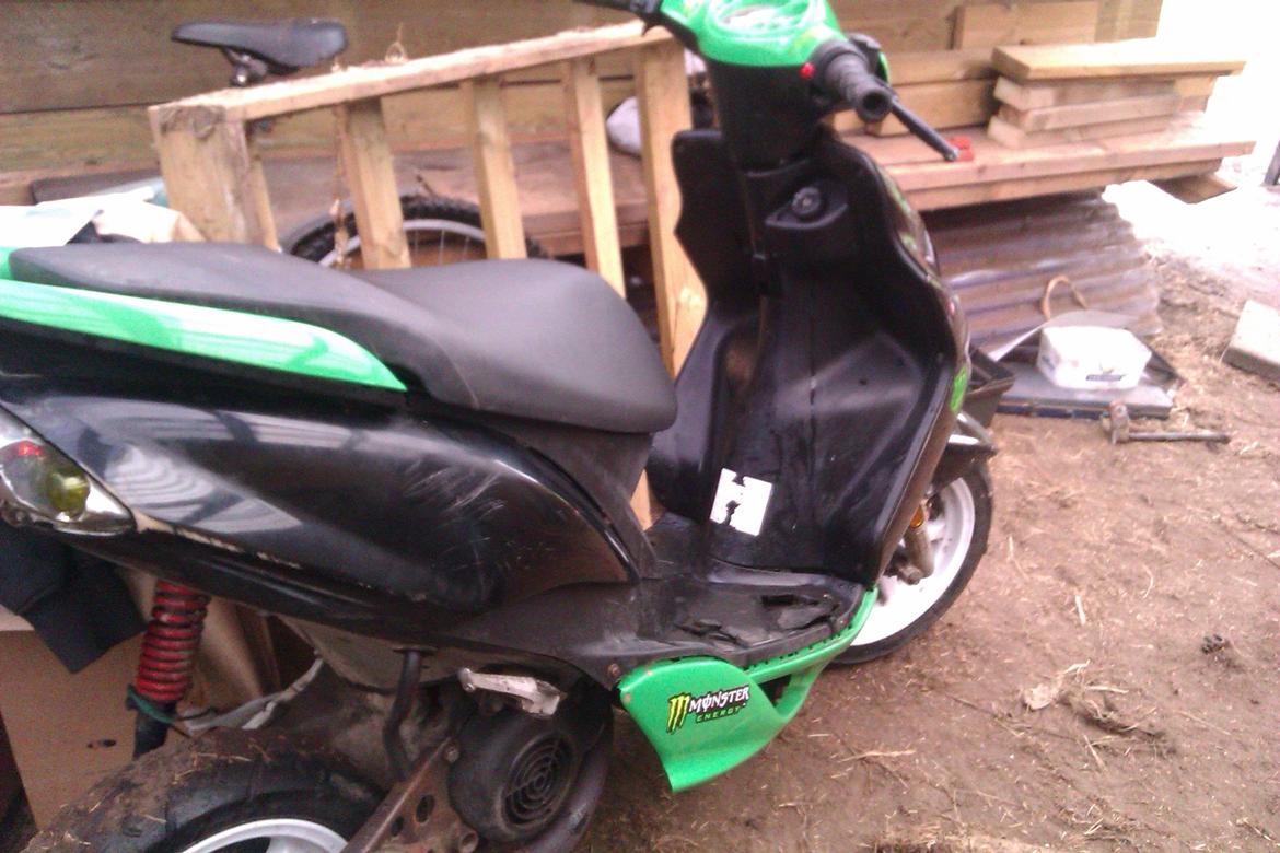 Yamaha Jog R Monster Stickers . billede 13