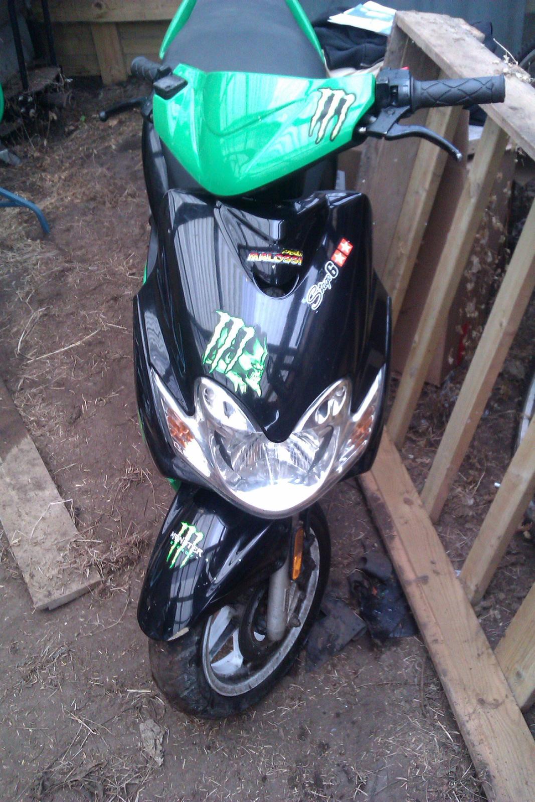 Yamaha Jog R Monster Stickers . billede 9