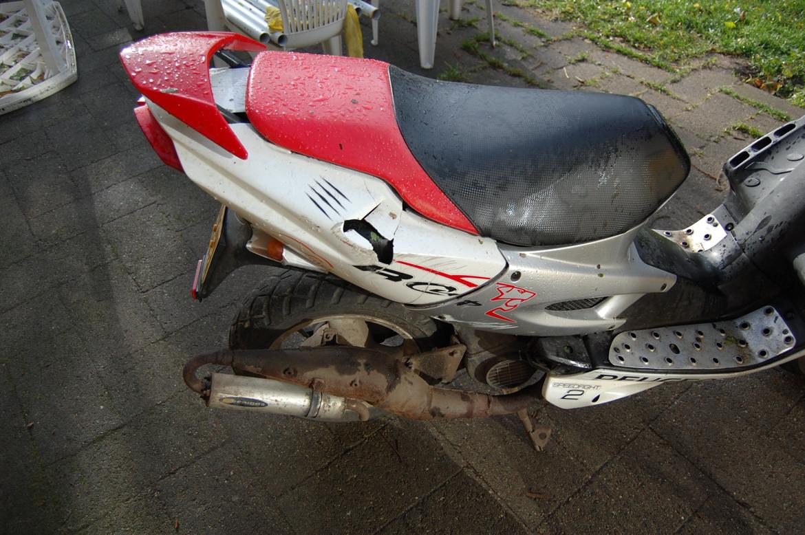 Peugeot Speedfight 2 (DØD!) - Højre side, med en kæmpe "Rids" billede 5