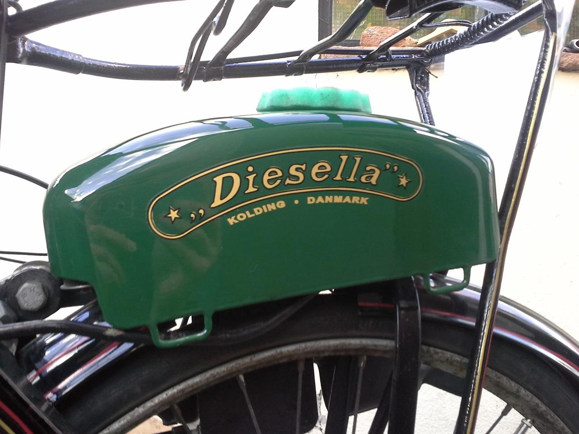 Veteraner Diesella type 111 - Sådan ser den ud nu, med nymalet tank :)(Oktober 2013)  billede 1