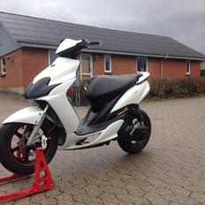 Yamaha Jog RR Ts T7 - splittet -