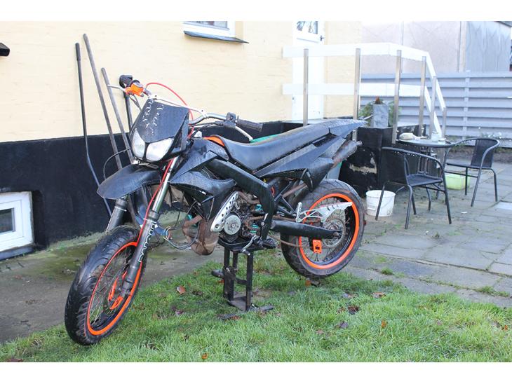 {{currentPhoto.altText}} billede {{currentPhoto.number}}