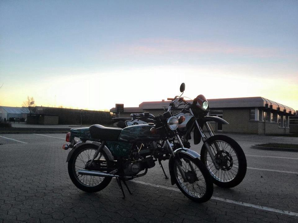 Skyteam st50-3 sr - holder ved siden af min kammerats samurai billede 7