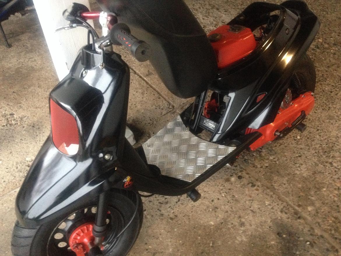 Yamaha Booster costum solgt og savnet (Betty) billede 1