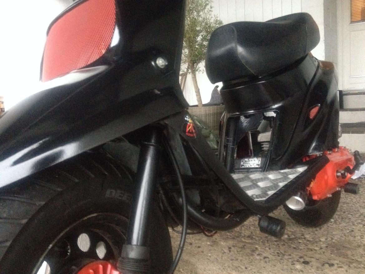 Yamaha Booster costum solgt og savnet (Betty) billede 15