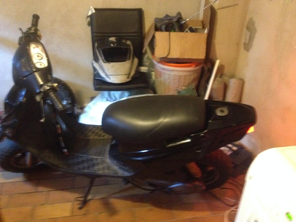 PGO hot 50 - her har vi lige fået den lavet og startet og den har lige været ude og køre  billede 4