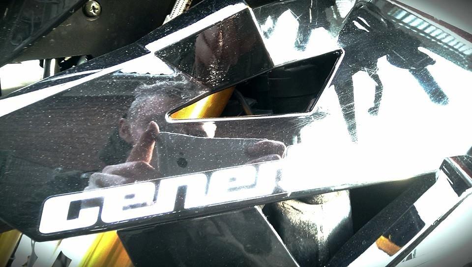 Generic Trigger 50 SM (Super Motard) - Her på fyldes olie i olietanken

Jeg ved ikke hvorfor det ligner at skjoldet er fuld af ridser, den står i hvert fald flot :) billede 13