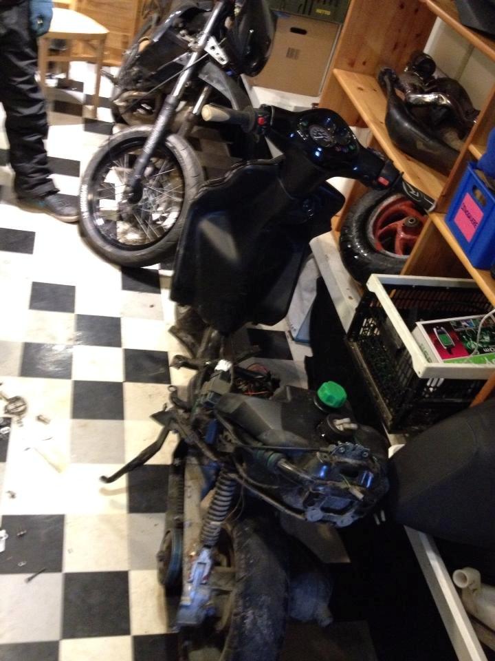 Yamaha Jog R (SOLGT) - Sådan ser den ud efter en tur på besøg hos politiet... :( billede 10
