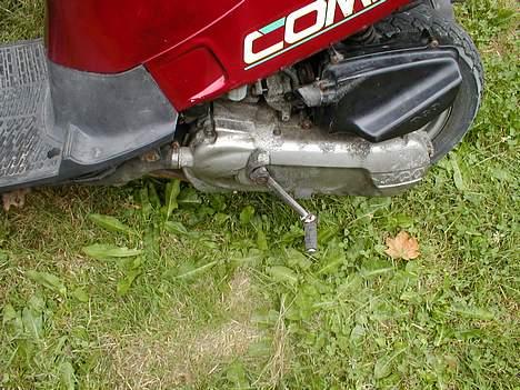 PGO Comet - Sparket i Havnen  - Motorblokken som skal males Hvid billede 10