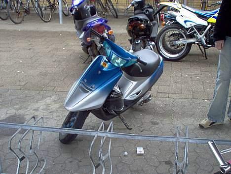 Yamaha Jog Fs (Byttet til Space) - Her ses scooteren Forfra.. Jaeh flot er den jo. billede 1