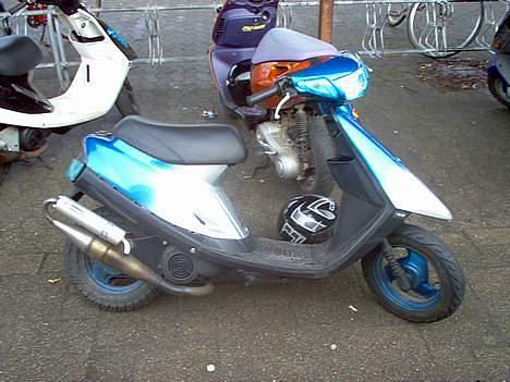 Yamaha Jog Fs (Byttet til Space) - Her ses scooteren som den står nu bare med Bart styr nu. billede 2