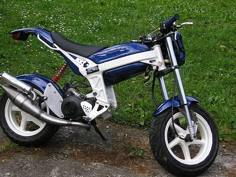 Suzuki Street Magic/ SOLGT - Stem som i vil.. Hvis hans rmx vinder føler jeg stadig jeg har vundet det halve.. ved at det er mig der har malet den..  billede 1