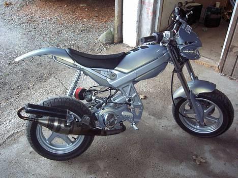 Suzuki street magic.. SOLGT:'( - nyt billede taget den 12/11-05 billede 1