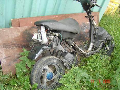 Peugeot buxy 45 smidt ud... DER! - til salg. 1000 krtil salg. 200 kr uden fælge billede 2