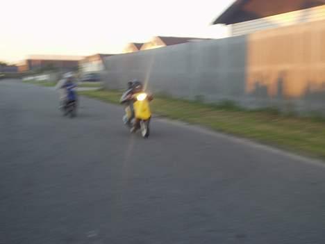 Yamaha Jog (solgt) - Mig der køre fra en Hot med komplet polini og den er LC...:D billede 17