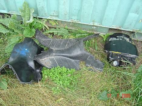 Peugeot buxy 45 smidt ud... DER! - delene... der følger os en std karbu med i købet billede 3