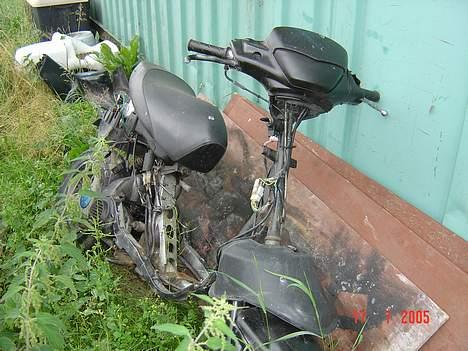 Peugeot buxy 45 smidt ud... DER! - til salg. 200 kr uden fælge billede 4