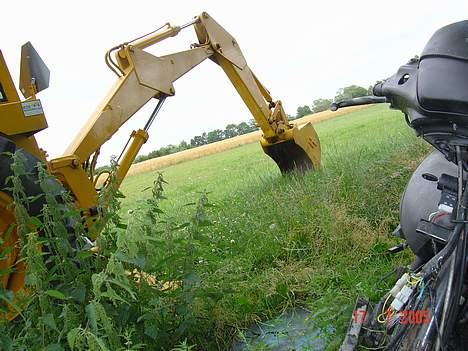 Peugeot buxy 45 smidt ud... DER! - fars rendegraver i baggrunden : ) billede 6