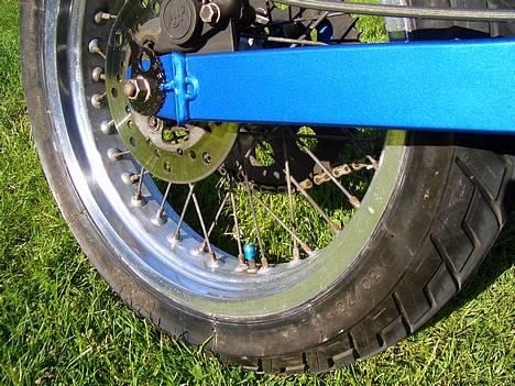 Suzuki SMX... Special Edition..! - her kan man også rigtig se effekten i laken og lig mærk til ventil hætten... jeg skal lige polere fælgen lidt mere når jeg for tid... ;) billede 6