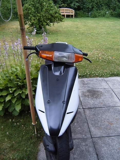 Aprilia AmiCo<>  **SOLGT"  - Og så blev skjoldet foran malet :0) billede 7