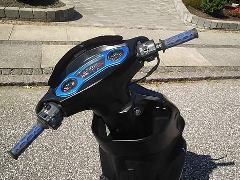 PGO Dr. Big (solgt)  - Man kan lige ane de to kontakter til anlæget og mine kommende dioder  billede 13