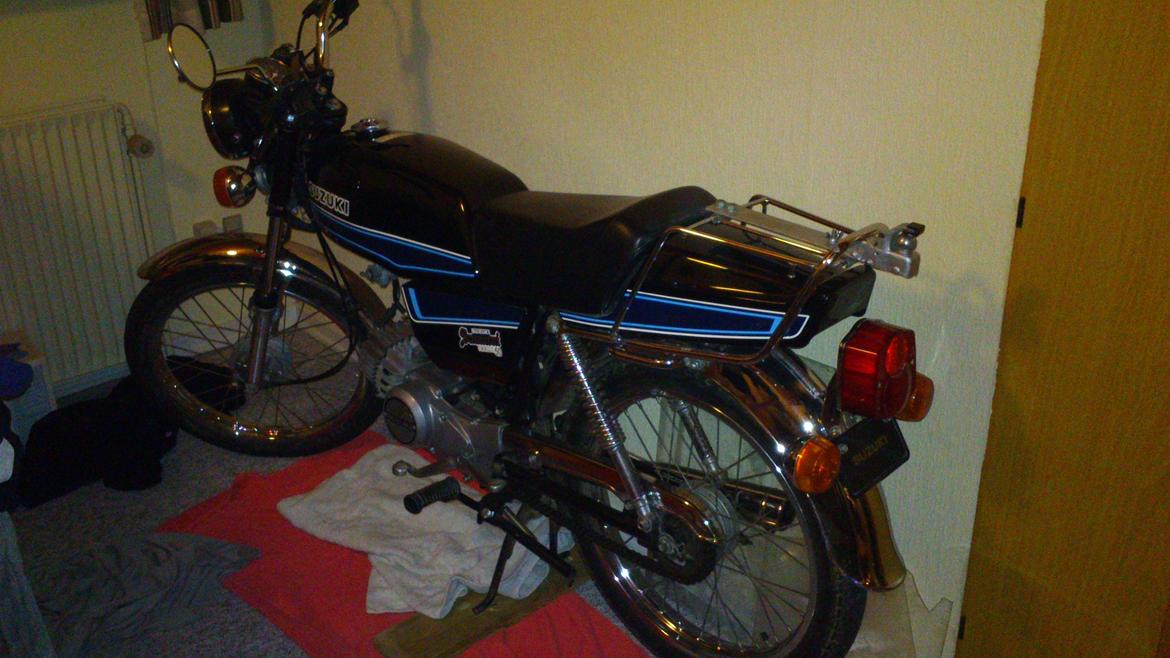 Suzuki DM 50 samurai - Står inde på gæsteværelset fra der saltes, til det igen er godt vejr billede 3