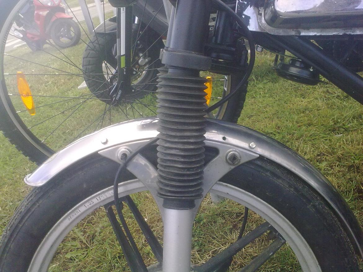 Kreidler 1.2 Superstar - 2 dage efter jeg fik den. En ung billist i Audi glemte sin vigepligt.. billede 5