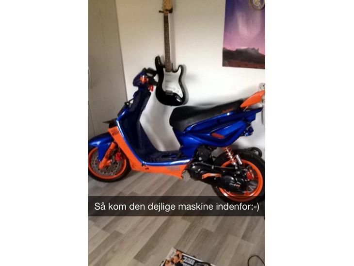 {{currentPhoto.altText}} billede {{currentPhoto.number}}