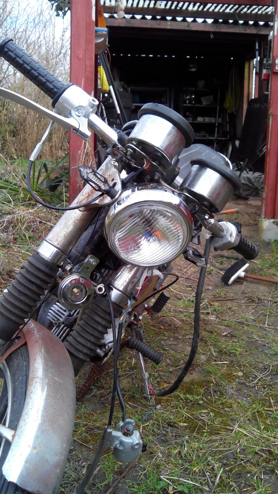 Yamaha FS1e DX 4 gear - Nu også med Chrom horn, ud over de 2 tonede 12v horn der er monteret på siderne af den. billede 7